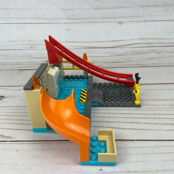 LEGO Minions in Gru's Lab set 75546 - Picture 3 of 4